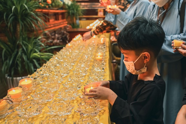 Forever custom of grave-visiting festival