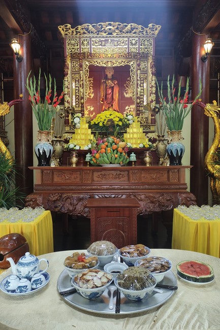 Forever custom of grave-visiting festival