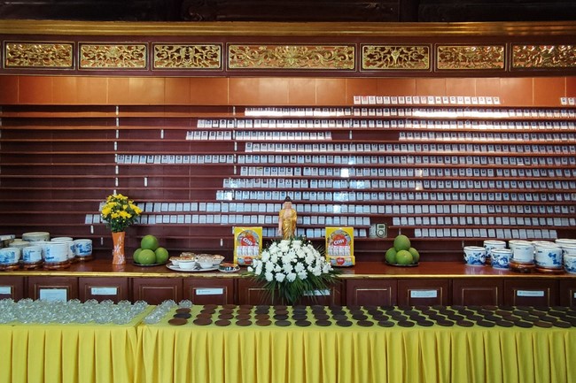 Forever custom of grave-visiting festival