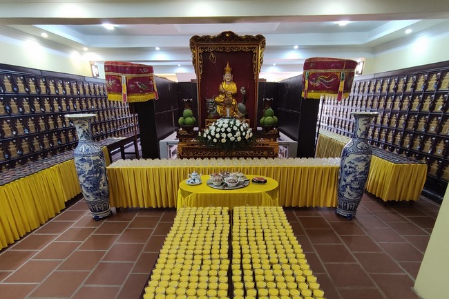 Forever custom of grave-visiting festival