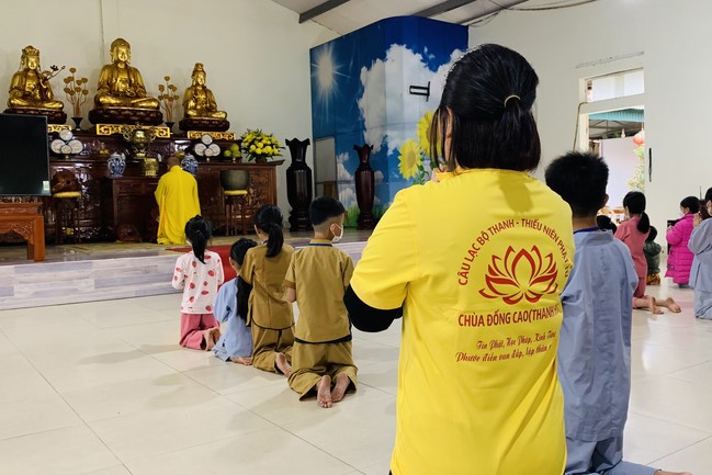 The 9th lotus seeds Sowing Retreat at Dong Cao Pagoda