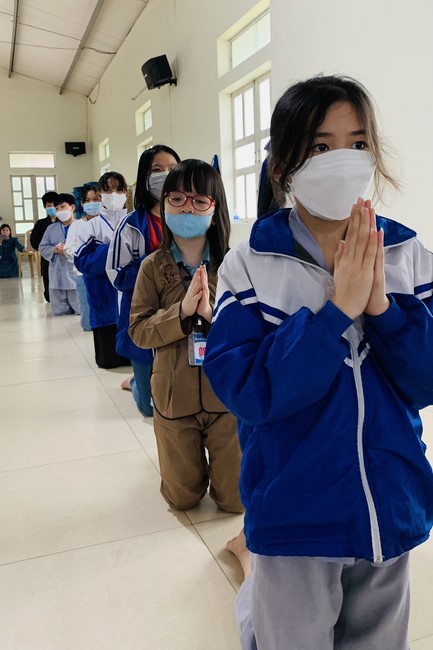 The 9th lotus seeds Sowing Retreat at Dong Cao Pagoda