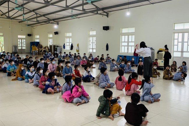 The 9th lotus seeds Sowing Retreat at Dong Cao Pagoda
