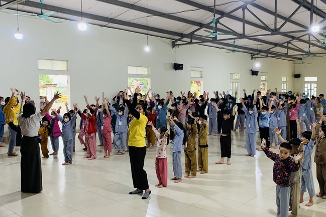 The 9th lotus seeds Sowing Retreat at Dong Cao Pagoda