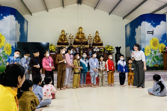 The 9th lotus seeds Sowing Retreat at Dong Cao Pagoda