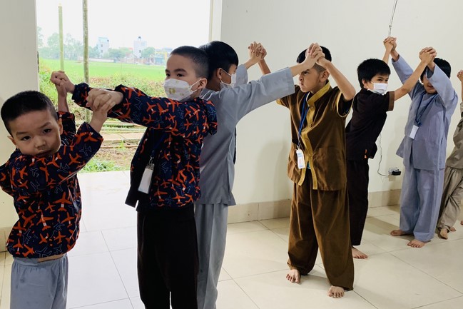The 9th lotus seeds Sowing Retreat at Dong Cao Pagoda