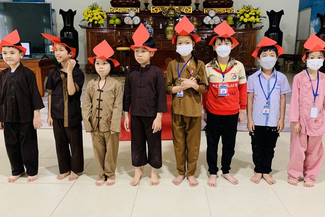 The 9th lotus seeds Sowing Retreat at Dong Cao Pagoda