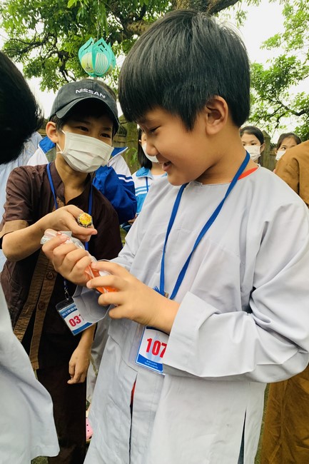 The 9th lotus seeds Sowing Retreat at Dong Cao Pagoda