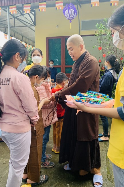 The 9th lotus seeds Sowing Retreat at Dong Cao Pagoda