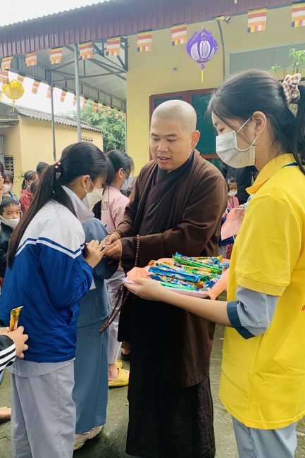 The 9th lotus seeds Sowing Retreat at Dong Cao Pagoda