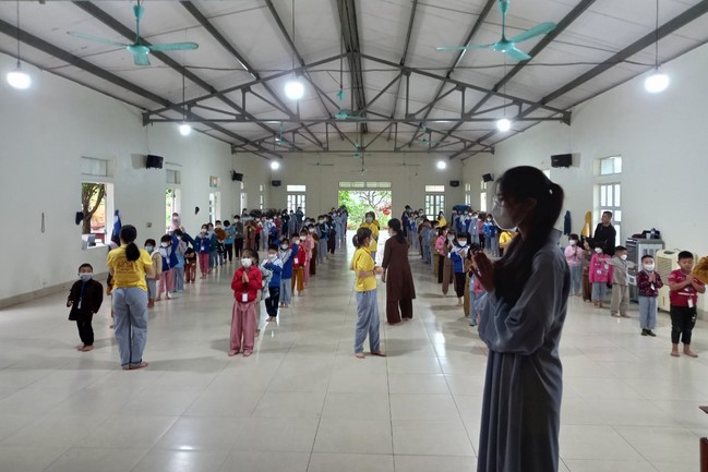 The 9th lotus seeds Sowing Retreat at Dong Cao Pagoda