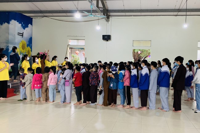 The 9th lotus seeds Sowing Retreat at Dong Cao Pagoda