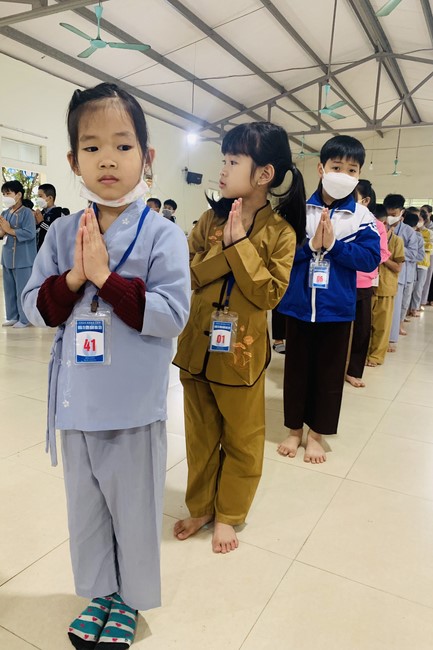 The 9th lotus seeds Sowing Retreat at Dong Cao Pagoda