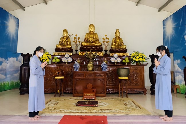 The 9th lotus seeds Sowing Retreat at Dong Cao Pagoda