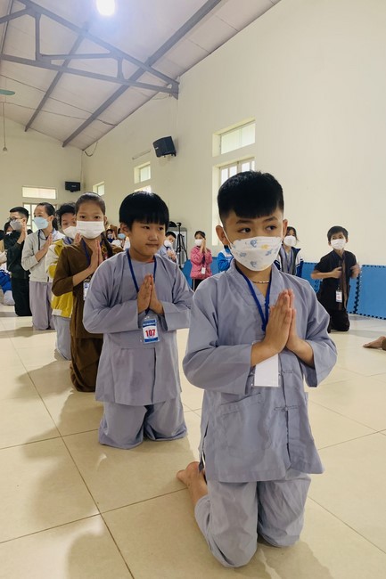 The 9th lotus seeds Sowing Retreat at Dong Cao Pagoda