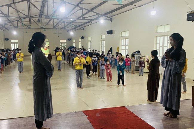 The 9th lotus seeds Sowing Retreat at Dong Cao Pagoda