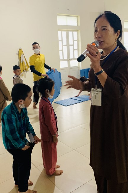 The 9th lotus seeds Sowing Retreat at Dong Cao Pagoda