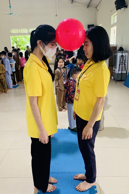 The 9th lotus seeds Sowing Retreat at Dong Cao Pagoda