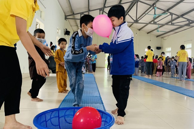 The 9th lotus seeds Sowing Retreat at Dong Cao Pagoda