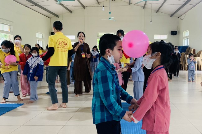The 9th lotus seeds Sowing Retreat at Dong Cao Pagoda
