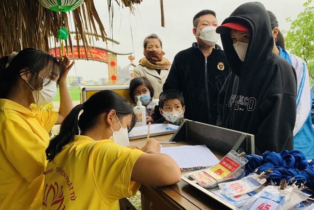 The 9th lotus seeds Sowing Retreat at Dong Cao Pagoda