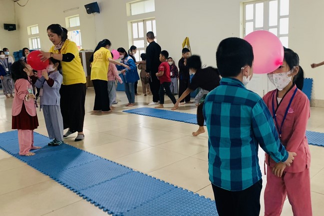 The 9th lotus seeds Sowing Retreat at Dong Cao Pagoda