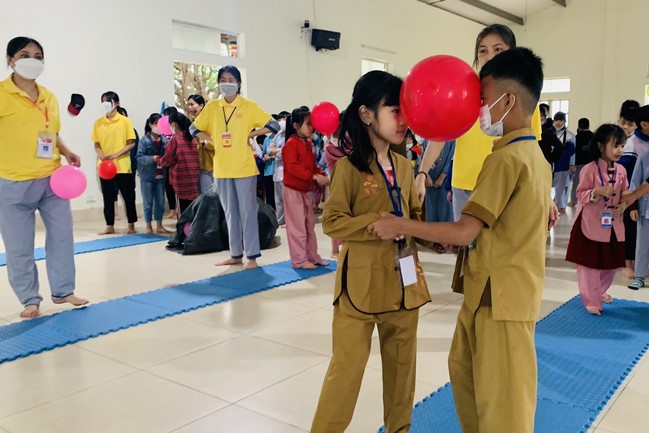 The 9th lotus seeds Sowing Retreat at Dong Cao Pagoda