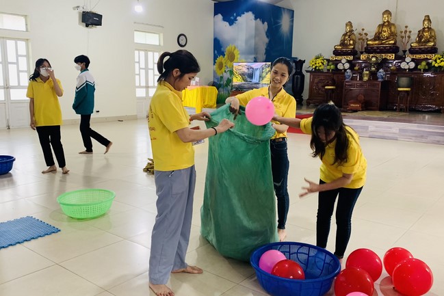 The 9th lotus seeds Sowing Retreat at Dong Cao Pagoda