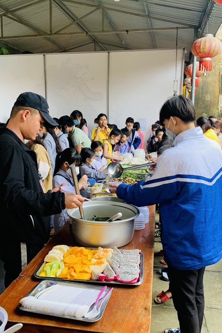 The 9th lotus seeds Sowing Retreat at Dong Cao Pagoda