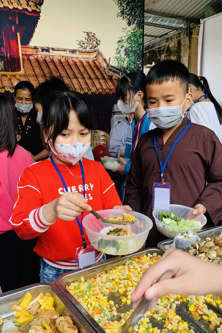 The 9th lotus seeds Sowing Retreat at Dong Cao Pagoda