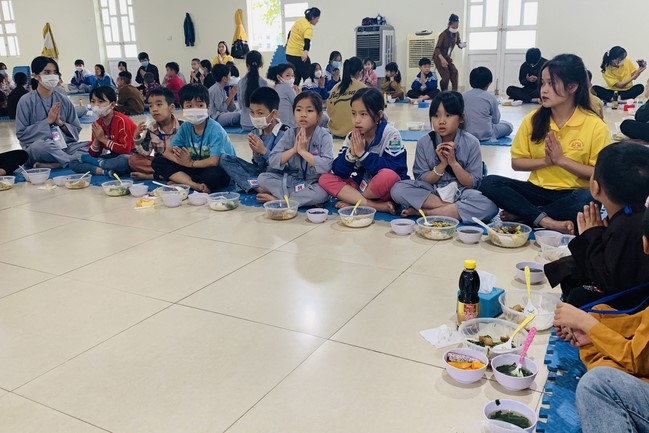 The 9th lotus seeds Sowing Retreat at Dong Cao Pagoda
