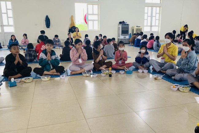 The 9th lotus seeds Sowing Retreat at Dong Cao Pagoda
