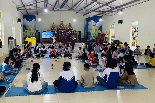 The 9th lotus seeds Sowing Retreat at Dong Cao Pagoda