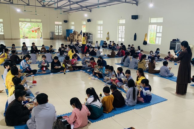 The 9th lotus seeds Sowing Retreat at Dong Cao Pagoda