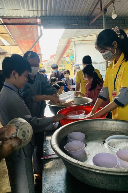The 9th lotus seeds Sowing Retreat at Dong Cao Pagoda