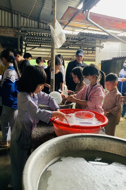 The 9th lotus seeds Sowing Retreat at Dong Cao Pagoda