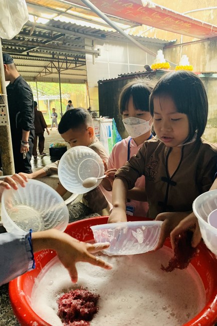 The 9th lotus seeds Sowing Retreat at Dong Cao Pagoda