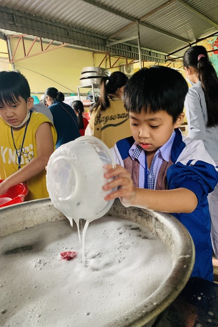 The 9th lotus seeds Sowing Retreat at Dong Cao Pagoda