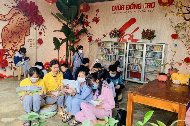 The 9th lotus seeds Sowing Retreat at Dong Cao Pagoda