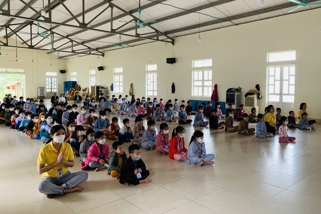 The 9th lotus seeds Sowing Retreat at Dong Cao Pagoda