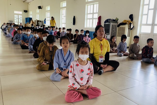 The 9th lotus seeds Sowing Retreat at Dong Cao Pagoda