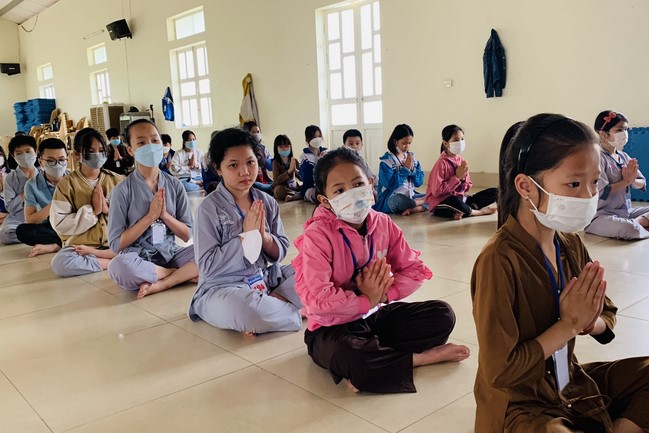 The 9th lotus seeds Sowing Retreat at Dong Cao Pagoda