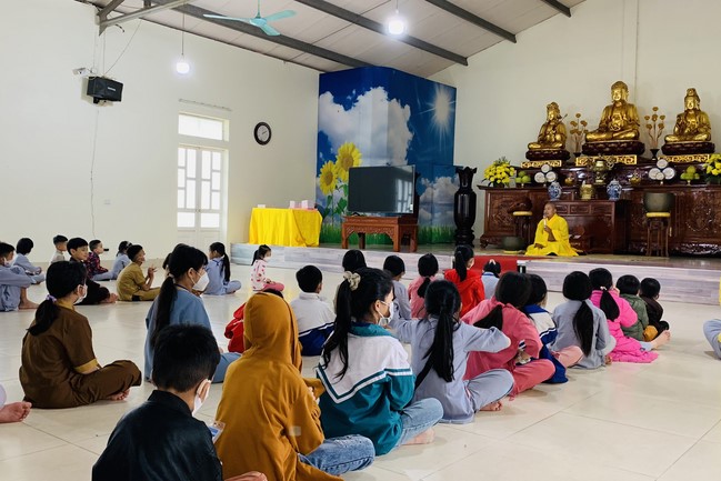 The 9th lotus seeds Sowing Retreat at Dong Cao Pagoda