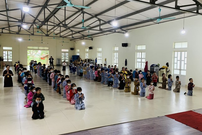 The 9th lotus seeds Sowing Retreat at Dong Cao Pagoda