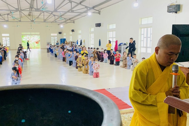 The 9th lotus seeds Sowing Retreat at Dong Cao Pagoda