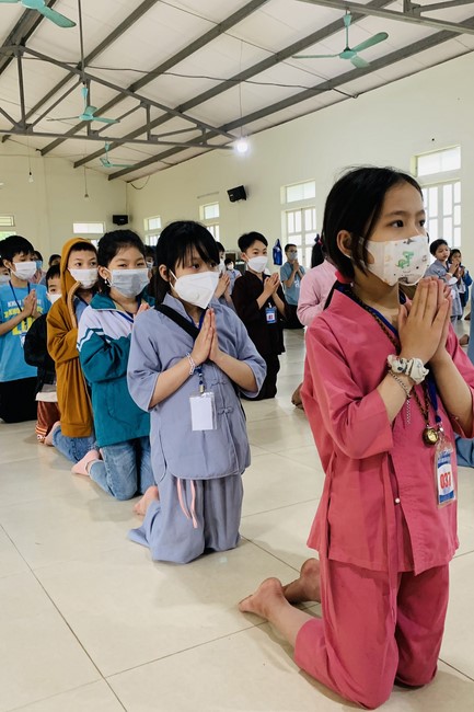 The 9th lotus seeds Sowing Retreat at Dong Cao Pagoda