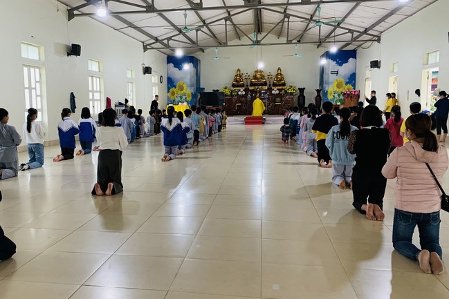 The 9th lotus seeds Sowing Retreat at Dong Cao Pagoda