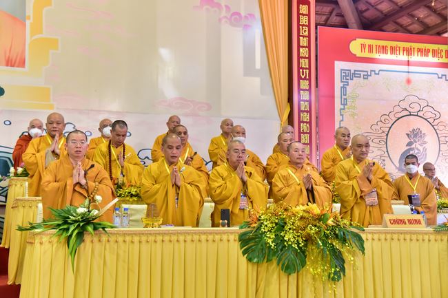 Receiving precepts from Thien Hoa precept's Altar of the Hoang Phap Pagoda’s monks