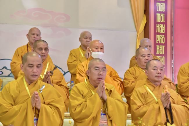 Receiving precepts from Thien Hoa precept's Altar of the Hoang Phap Pagoda’s monks