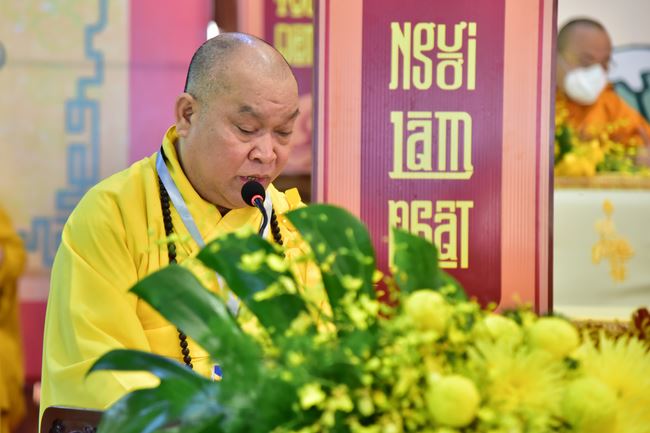Receiving precepts from Thien Hoa precept's Altar of the Hoang Phap Pagoda’s monks